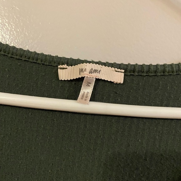 Francesca’s green ribbed v-neck cropped top. Size medium, only worn once. - Picture 2 of 6